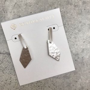 NEW//Kendra Scott Gianna Drop Earrings